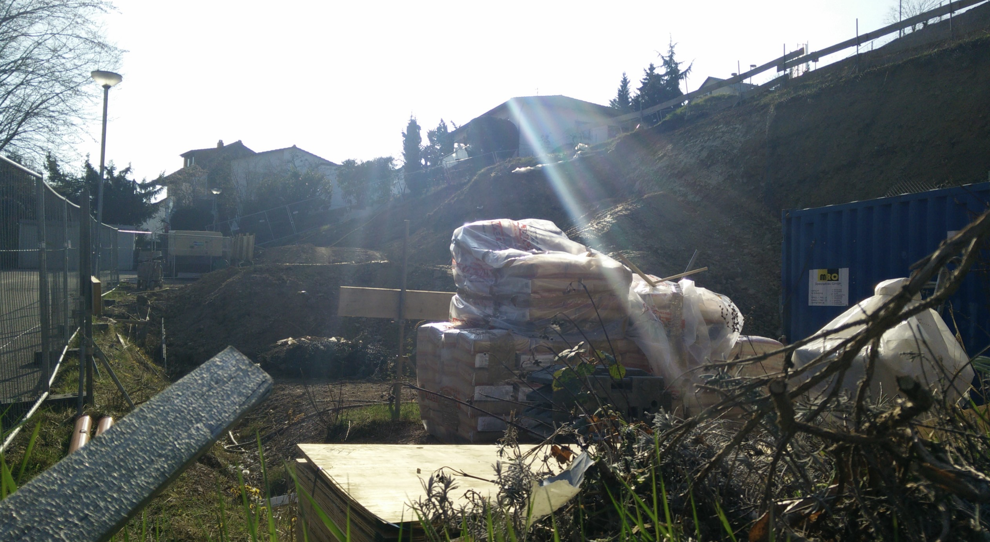 Reihenhausprojekt Am Sonnenhang Geländearbeiten Maihälden - Baustelle nördlich der KiTa